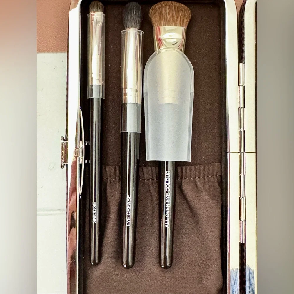 Laura Mercier Bundle- Makeup Brushes, Eyebrow Pallet, Setting Spray